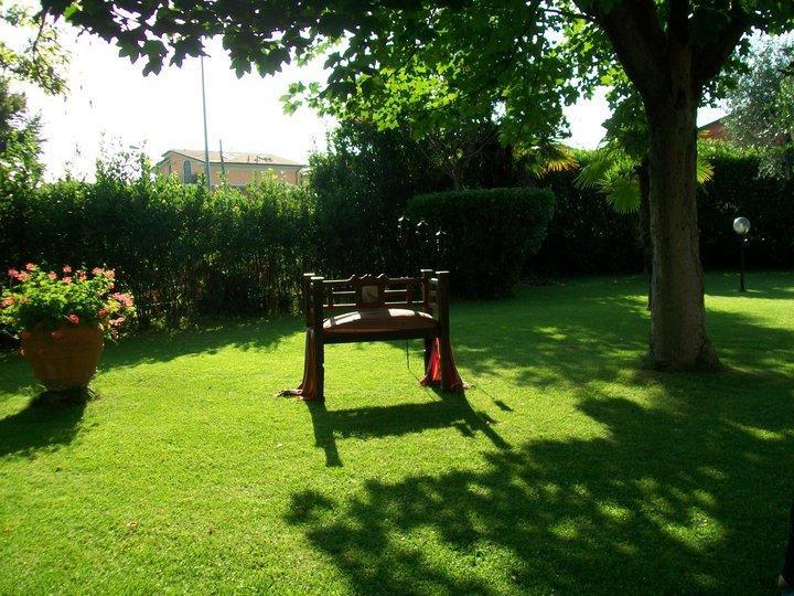 B&B Villa Acero Marina Di Carrara Luaran gambar